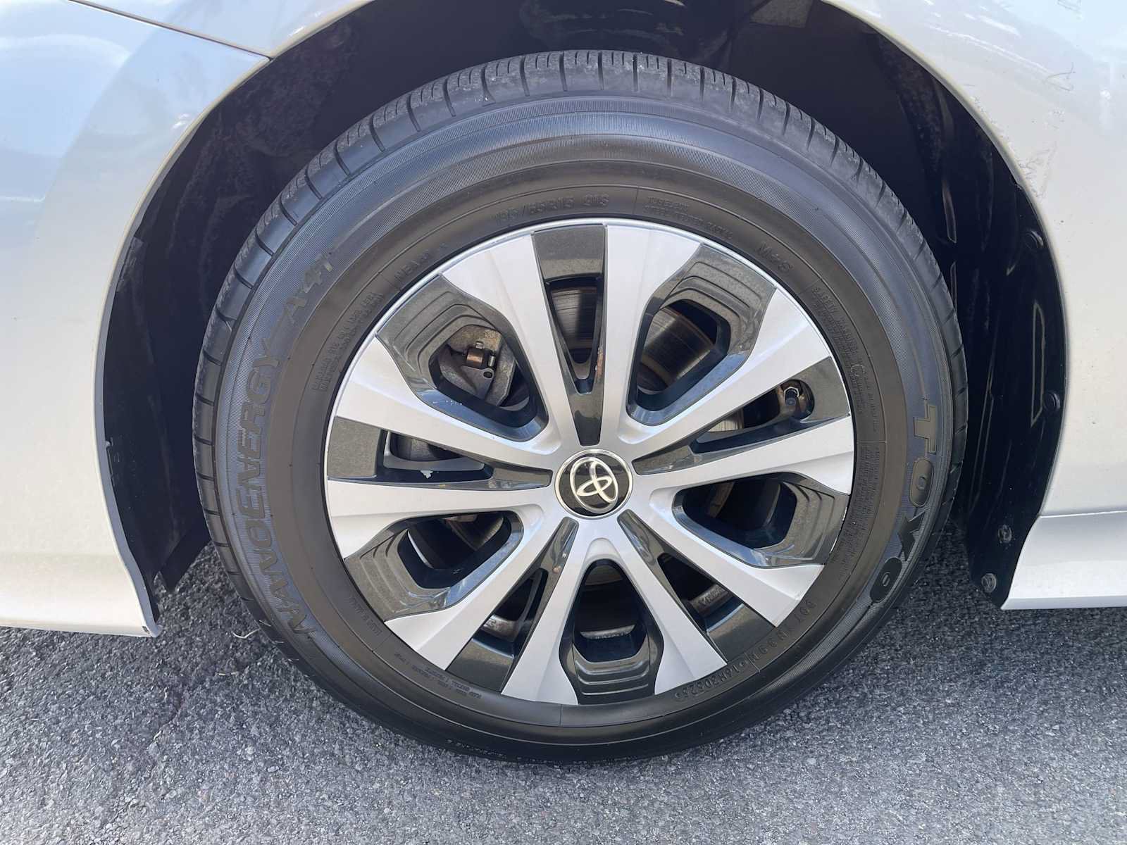Used 2020 Toyota Prius Prime LE FWD image 19