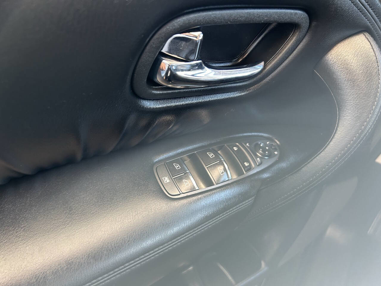 Used 2022 Nissan Armada SV RWD image 21