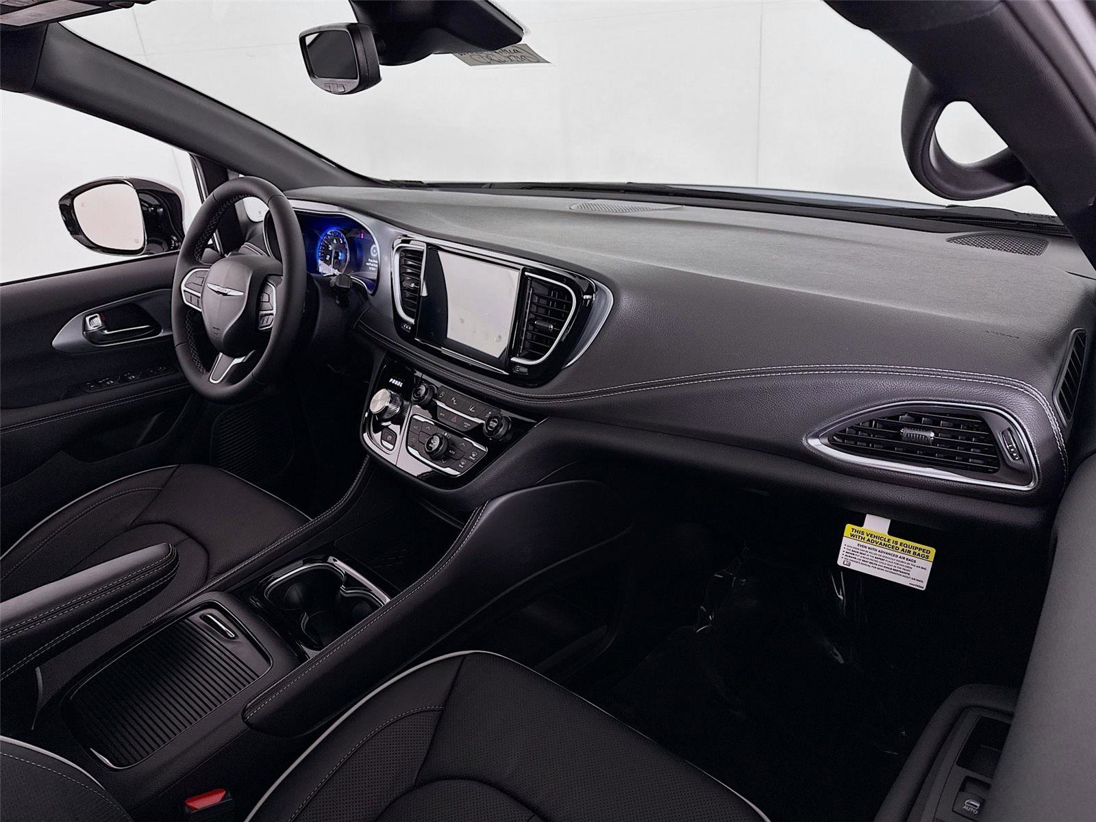 New 2026 Chrysler Pacifica Limited w/ Trailer Tow Group image 25