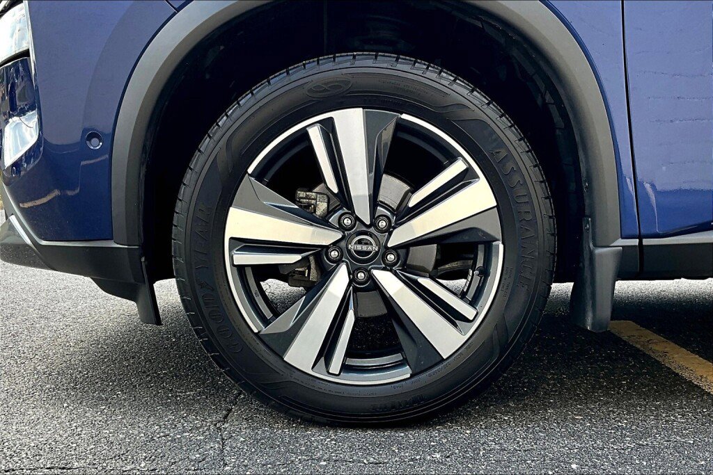 Used 2023 Nissan Rogue SL w/ SL Premium Package image 17