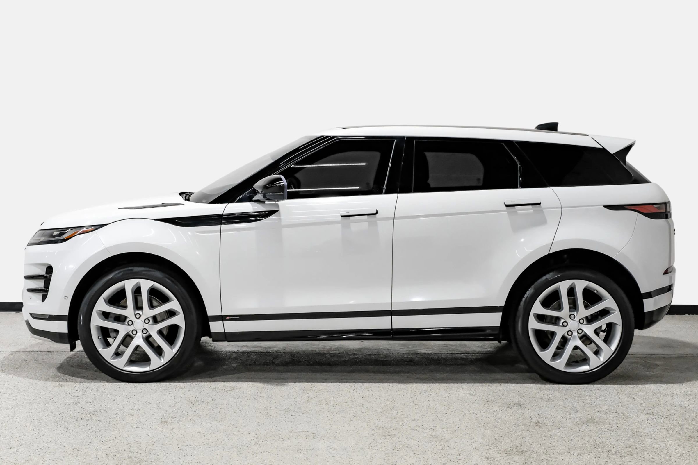 Used 2020 Land Rover Range Rover Evoque R-Dynamic SE image 9