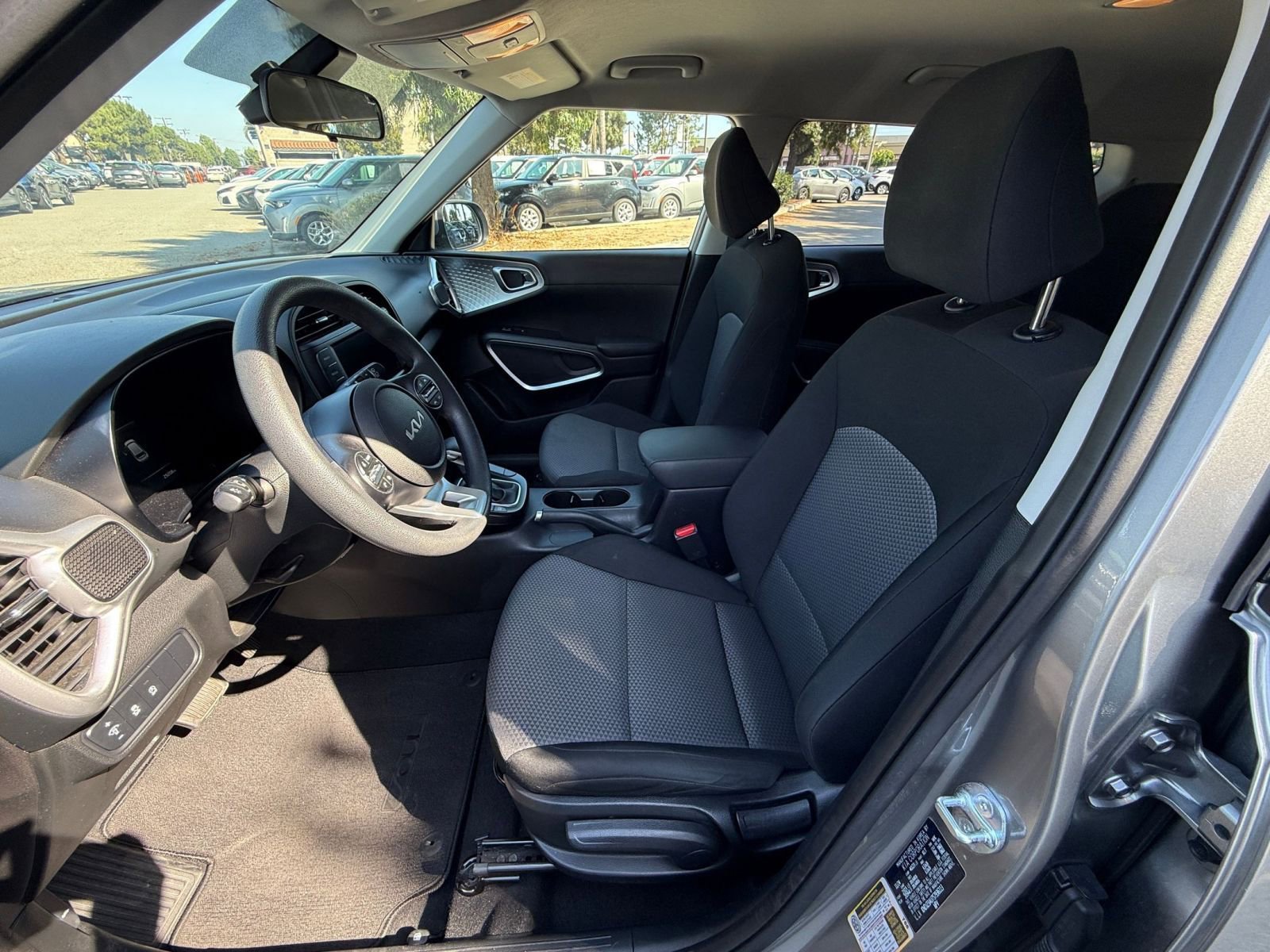 Used 2025 Kia Soul LX w/ LX Technology Package FWD image 23
