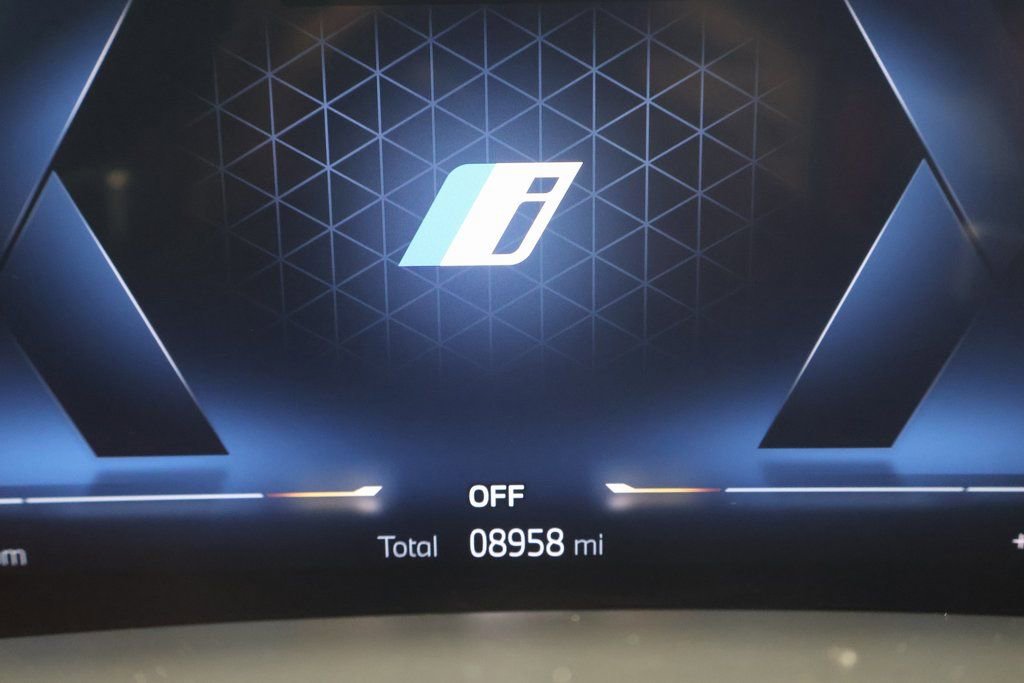 Used 2025 BMW X5 xDrive50e w/ M Sport Package image 16