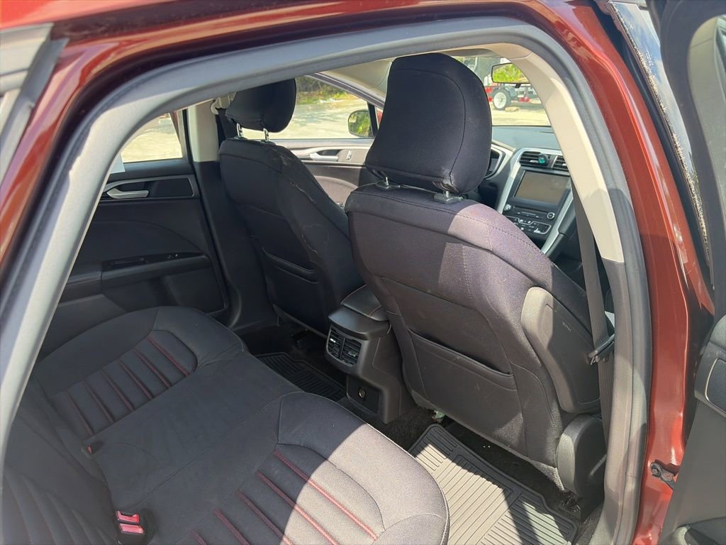 Used 2016 Ford Fusion SE image 11