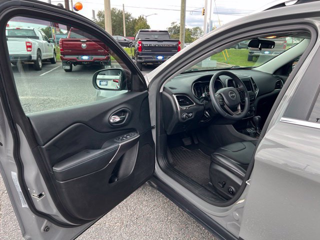 Used 2019 Jeep Cherokee Latitude Plus FWD image 8