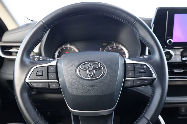 Used 2024 Toyota Highlander LE image 17