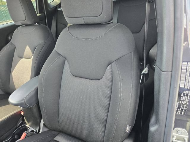 Used 2023 Jeep Renegade Latitude AWD/4WD image 13