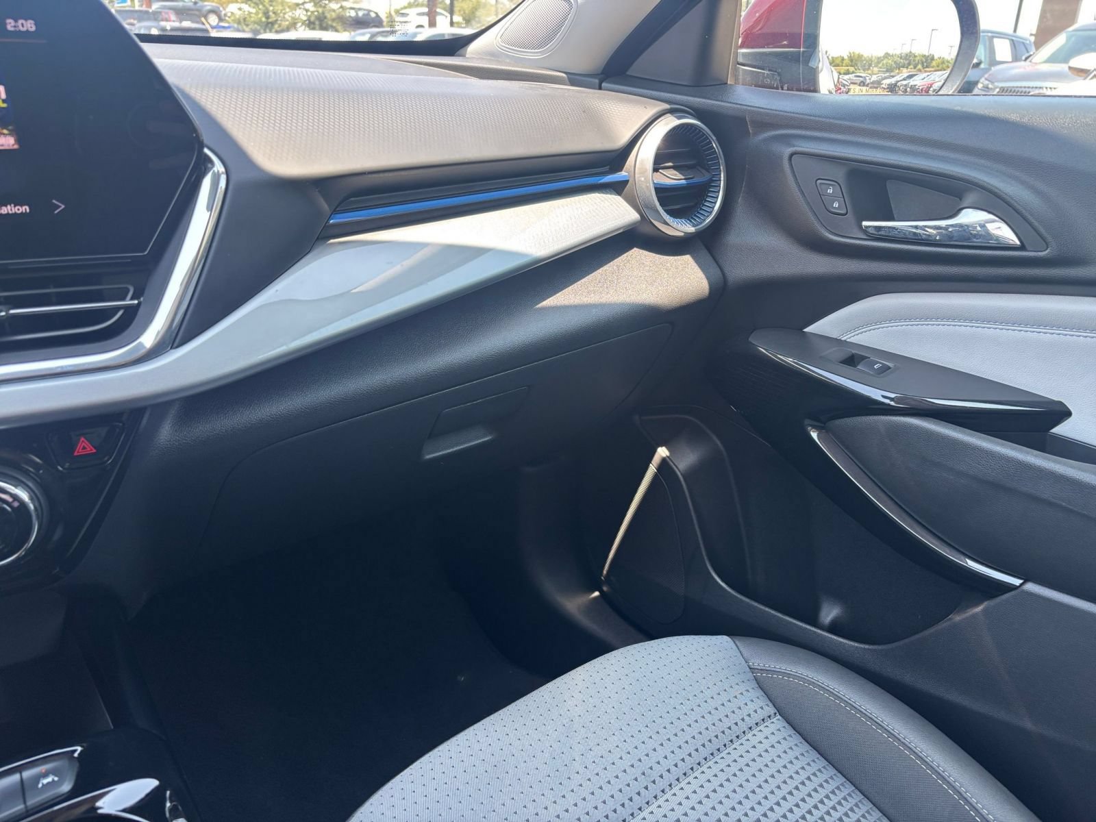 Used 2025 Chevrolet Trax LT FWD image 29
