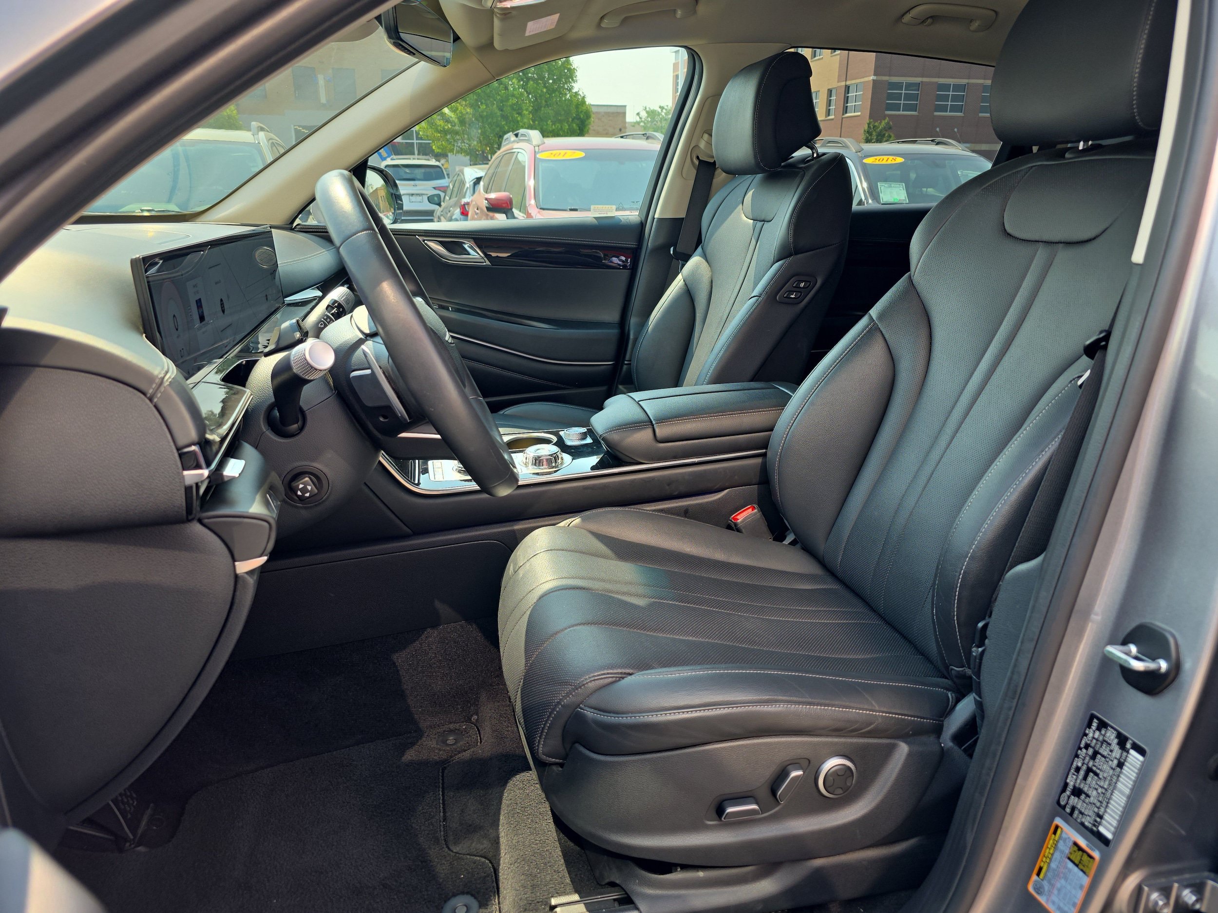 Used 2025 Genesis GV80 2.5T Standard AWD/4WD image 11