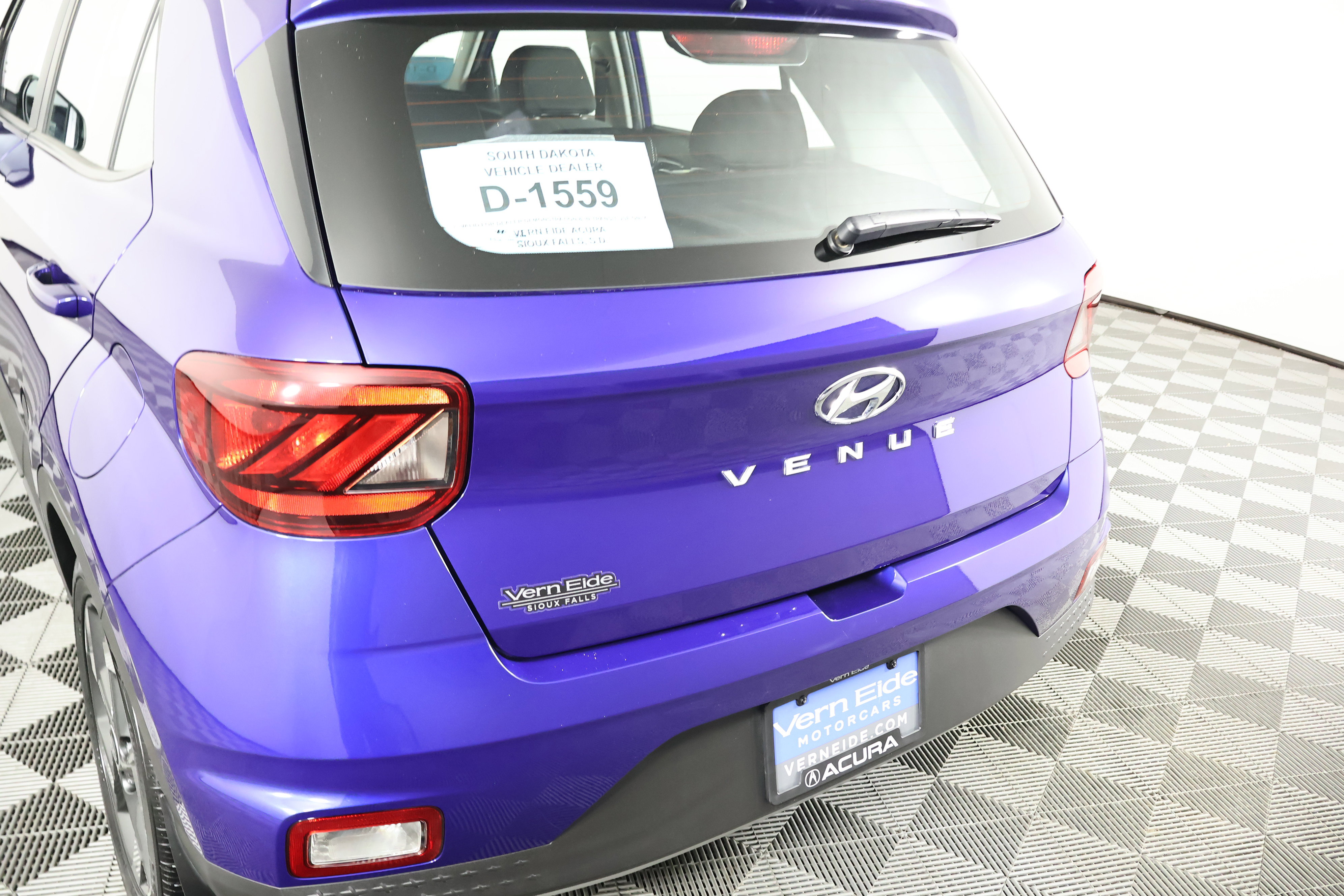 Used 2024 Hyundai Venue SEL image 15