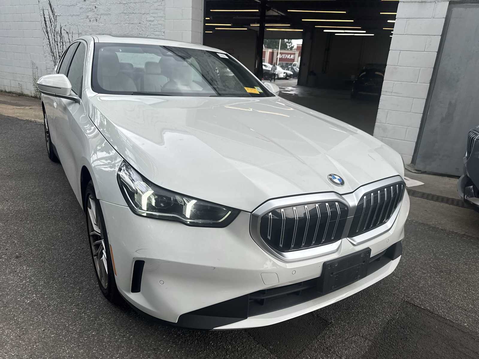Used 2024 BMW 530i xDrive w/ Convenience Package AWD/4WD image 2