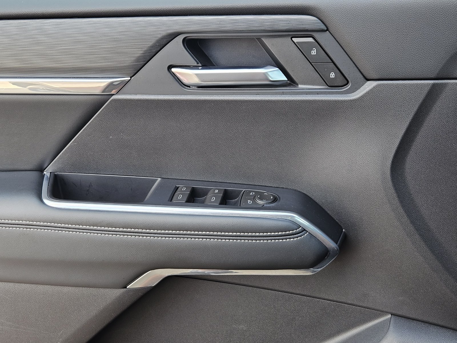 Used 2026 GMC Acadia Elevation FWD image 29