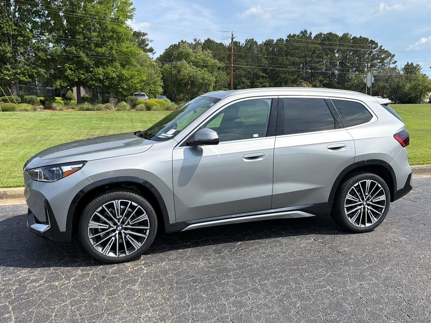 New 2026 BMW X1 xDrive28i w/ Technology Package AWD/4WD image 3