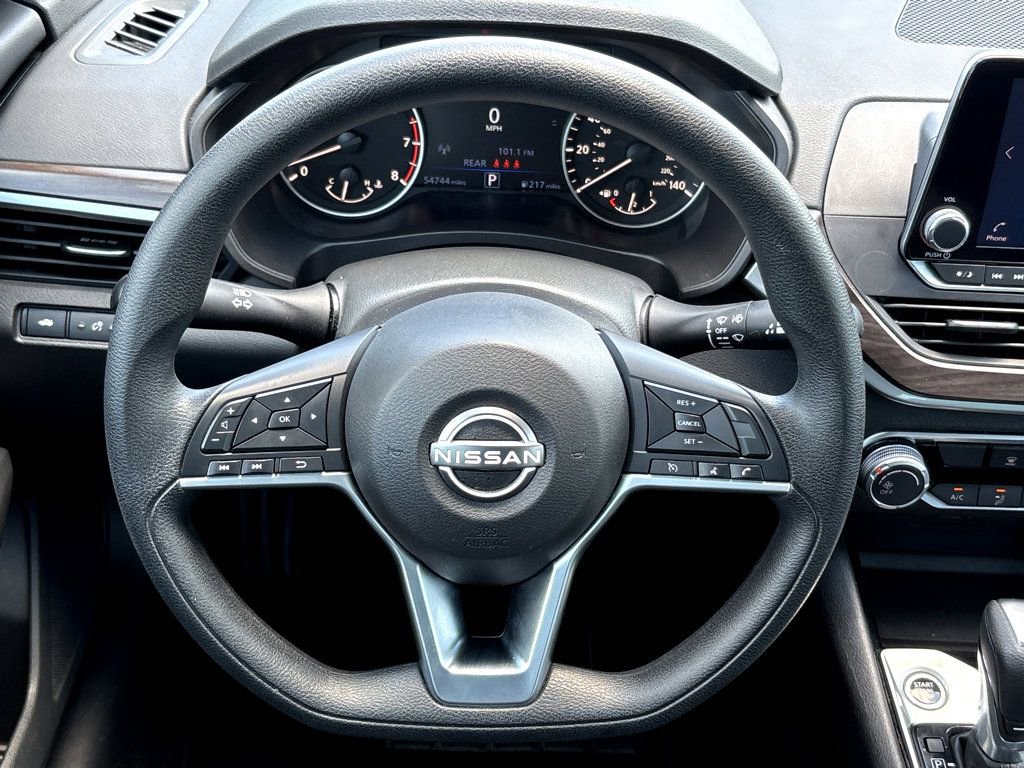 Used 2024 Nissan Altima 2.5 SV FWD image 12