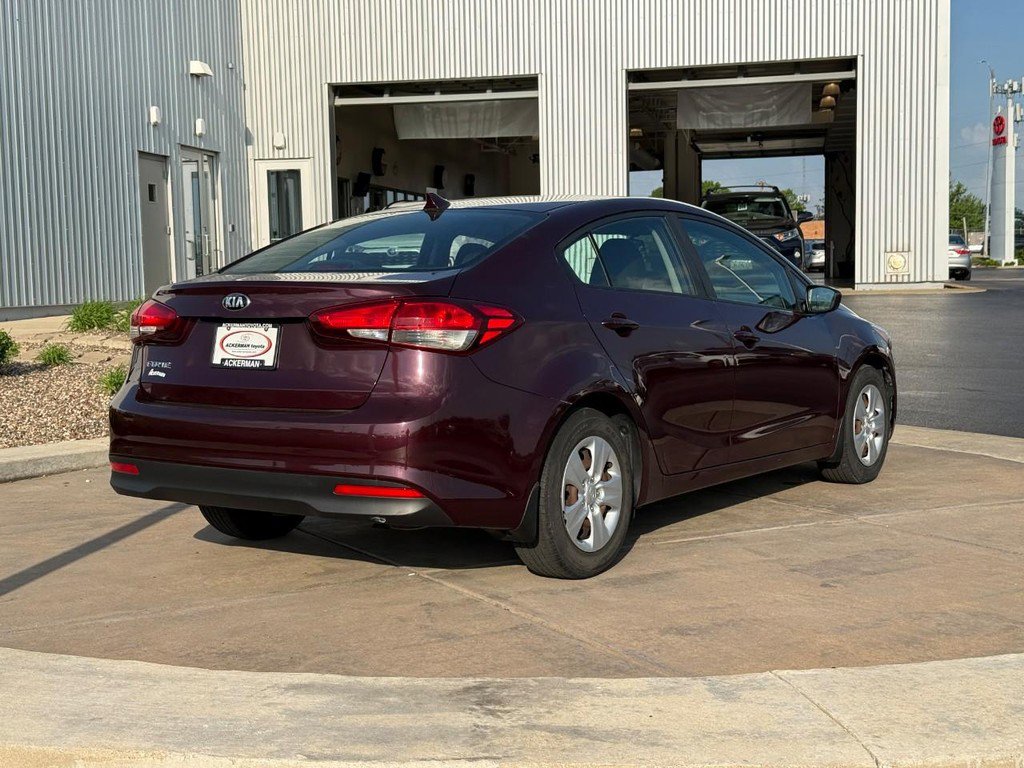 Used 2017 Kia Forte LX image 2