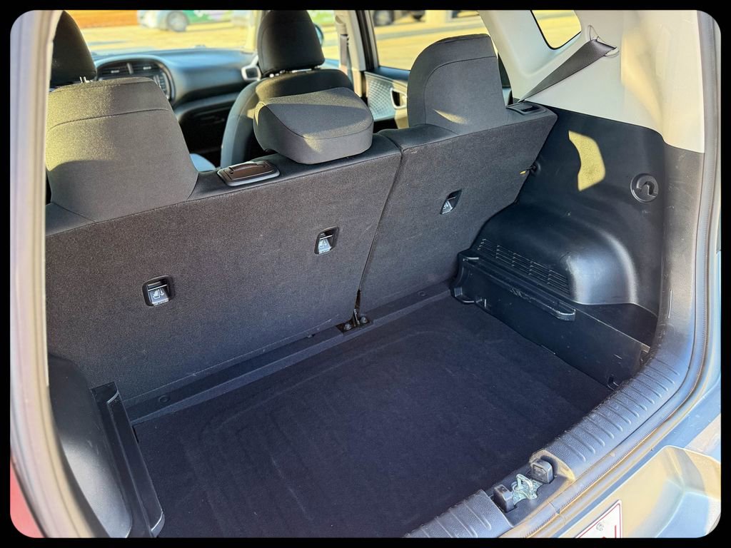 Used 2025 Kia Soul LX w/ LX Technology Package FWD image 9