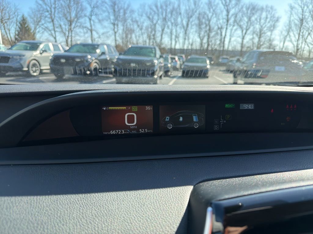 Used 2021 Toyota Prius LE image 27