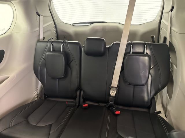 Used 2024 Chrysler Pacifica Touring-L image 27
