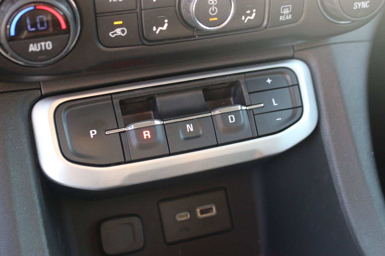 Used 2021 GMC Acadia SLE w/ Driver Convenience Package FWD image 28