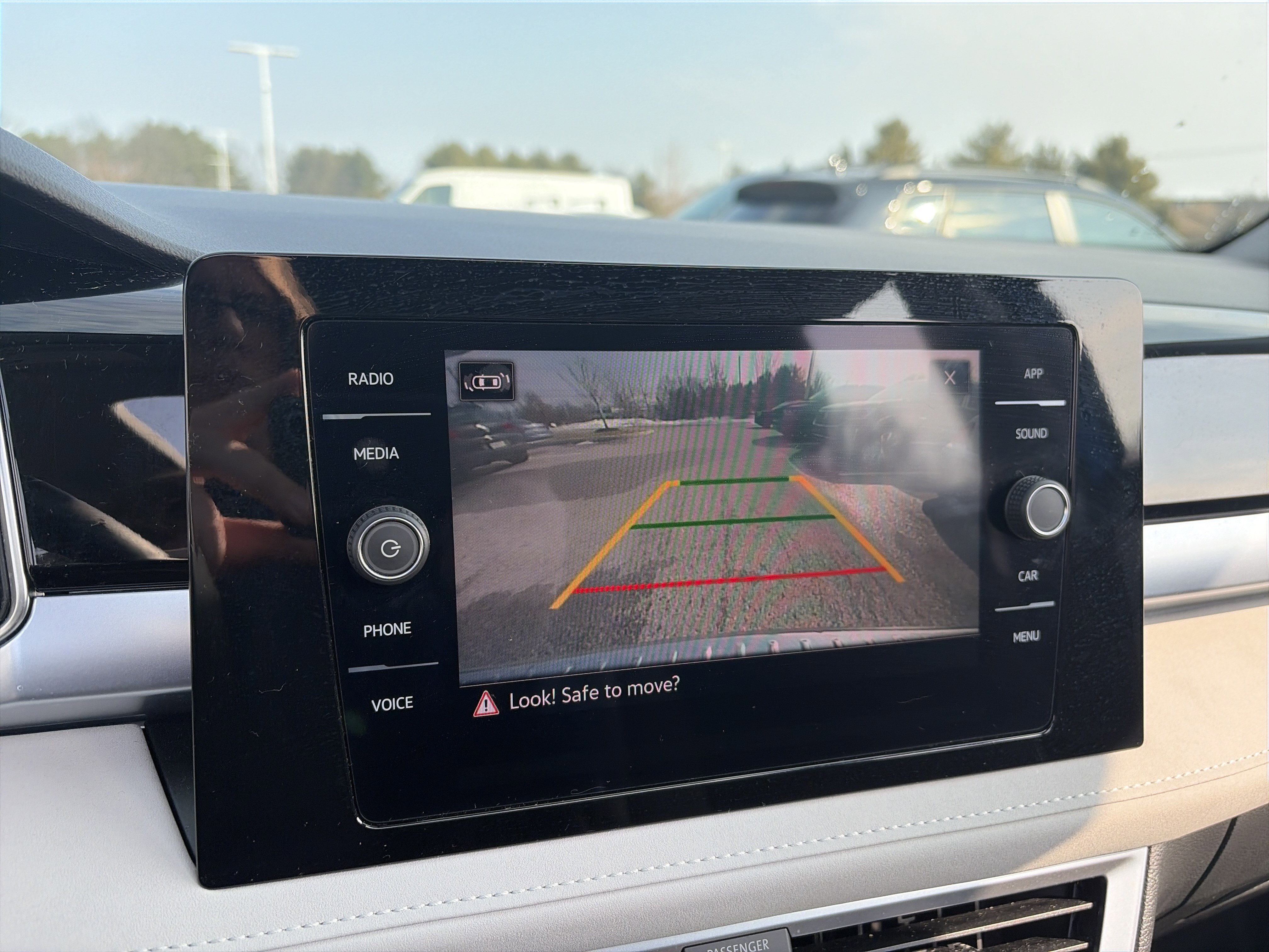 Certified 2025 Volkswagen Taos SE image 30