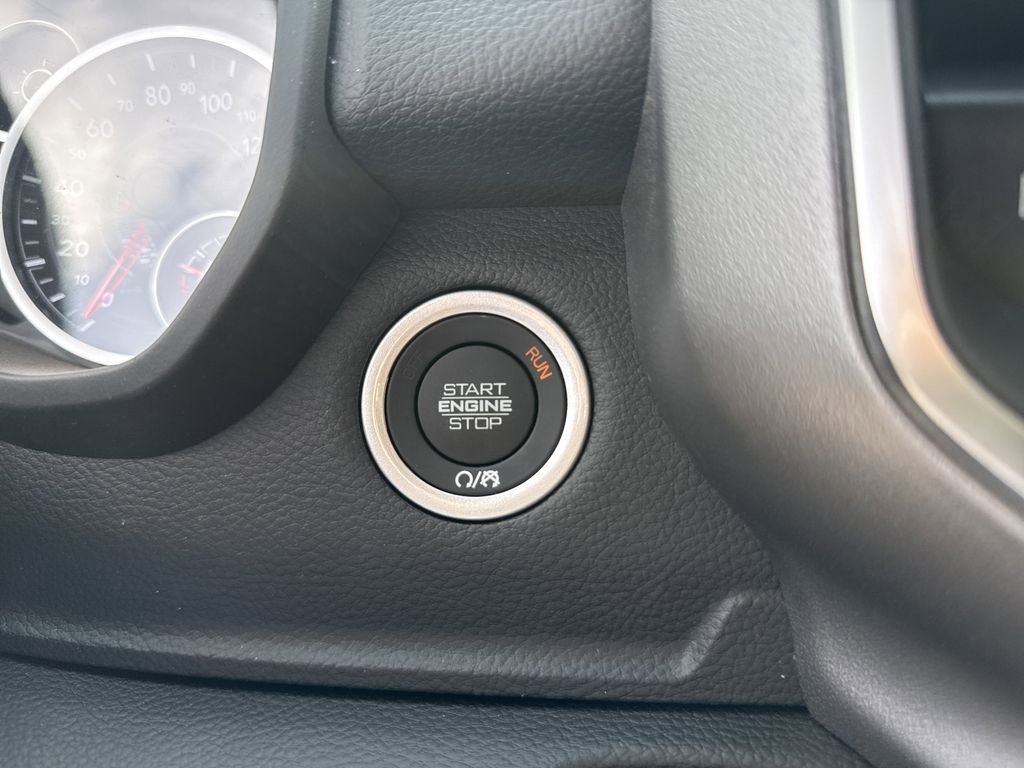 New 2026 RAM 1500 4x4 Crew Cab image 18