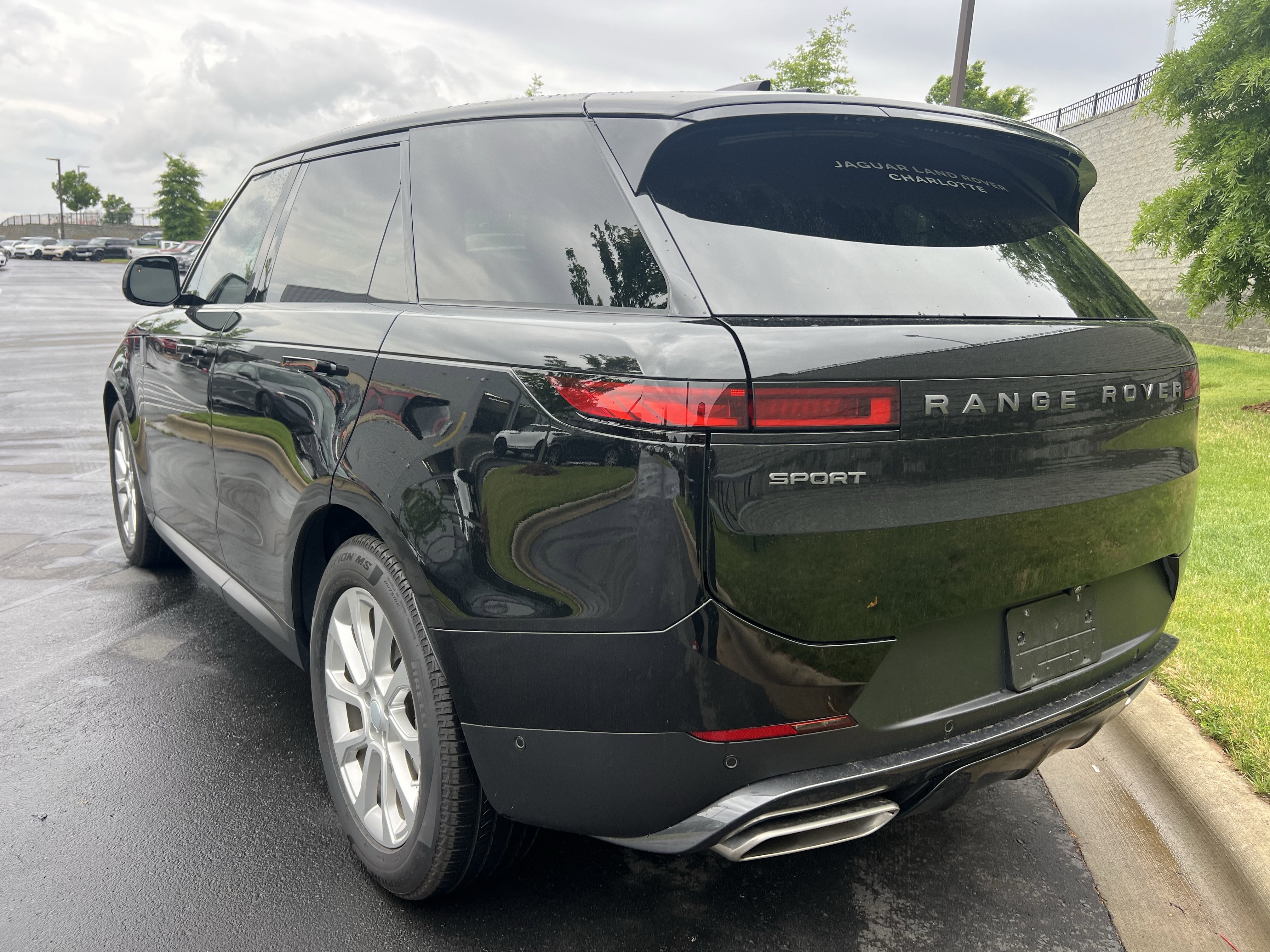 Used 2025 Land Rover Range Rover Sport AWD/4WD image 5