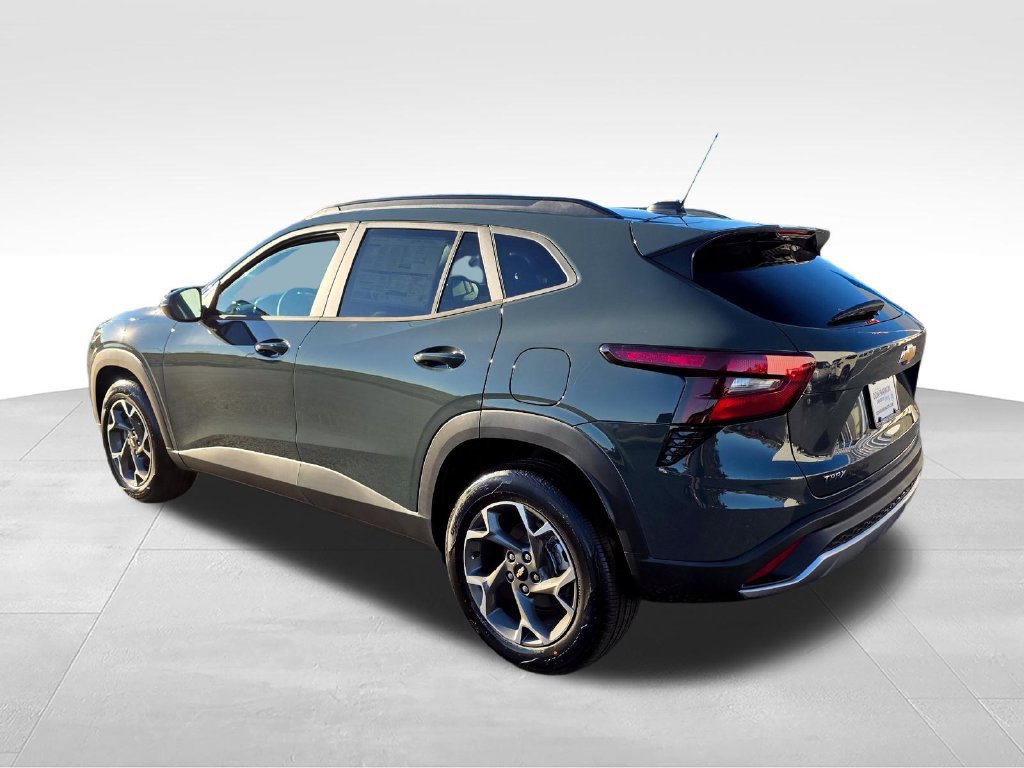New 2026 Chevrolet Trax LT w/ LT Convenience Package FWD image 3
