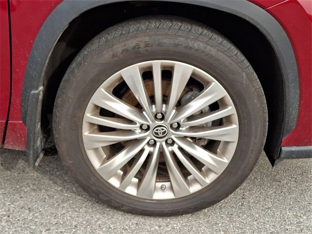 Used 2024 Toyota Highlander Platinum image 8