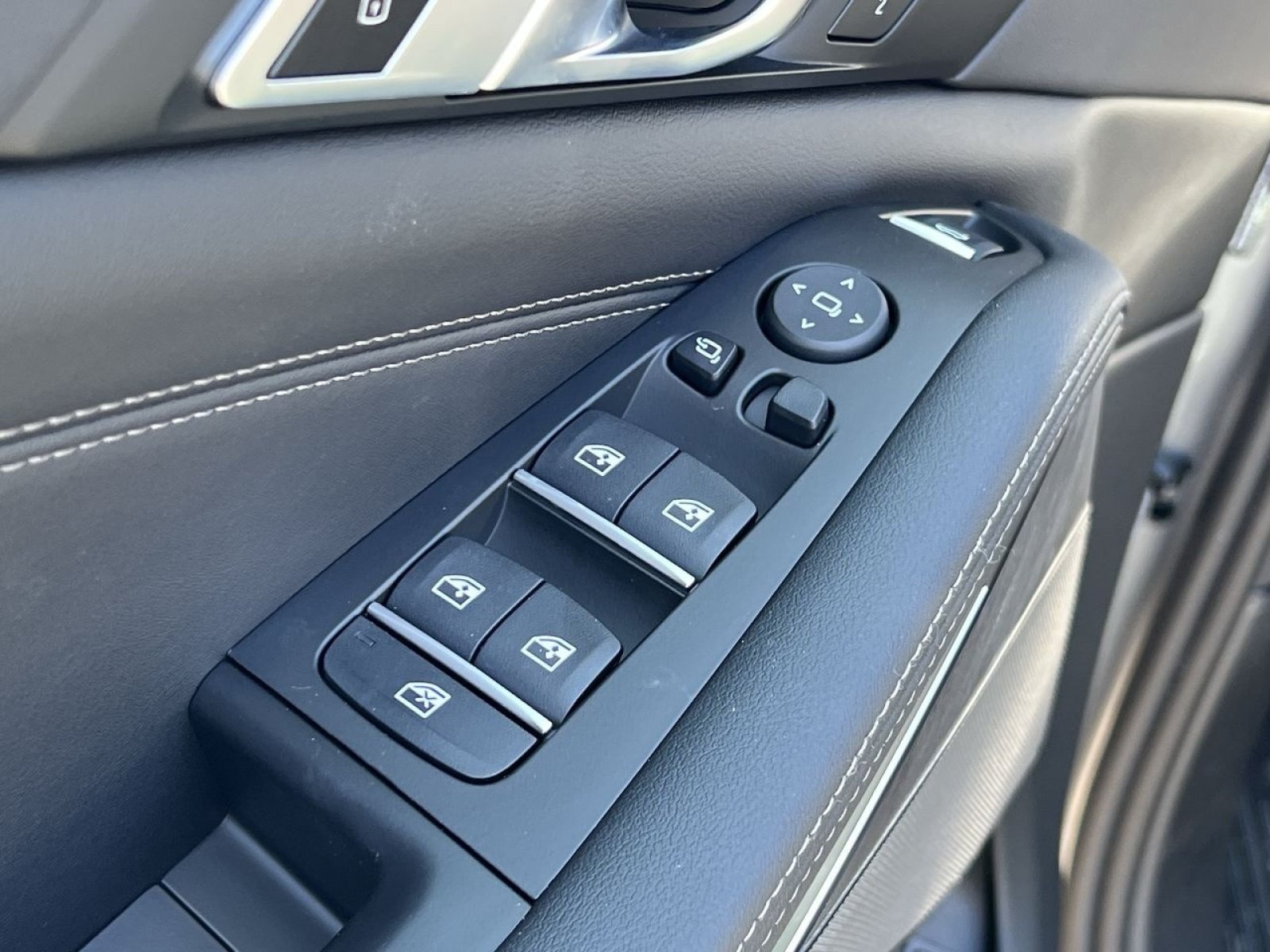 New 2026 BMW X5 xDrive50e AWD/4WD image 12