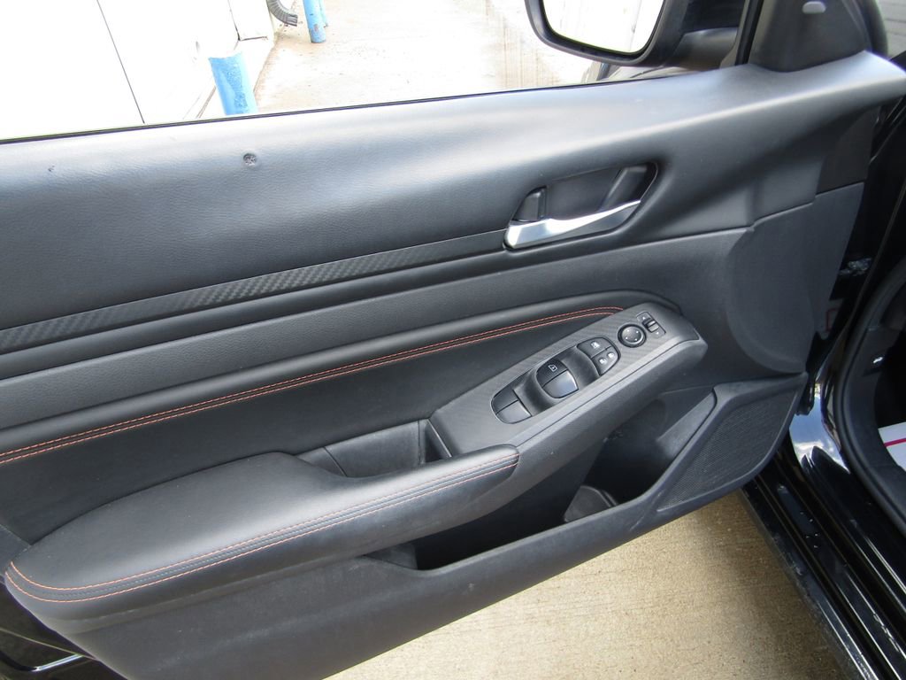 Used 2022 Nissan Altima 2.5 SR w/ Midnight Edition Package FWD image 17
