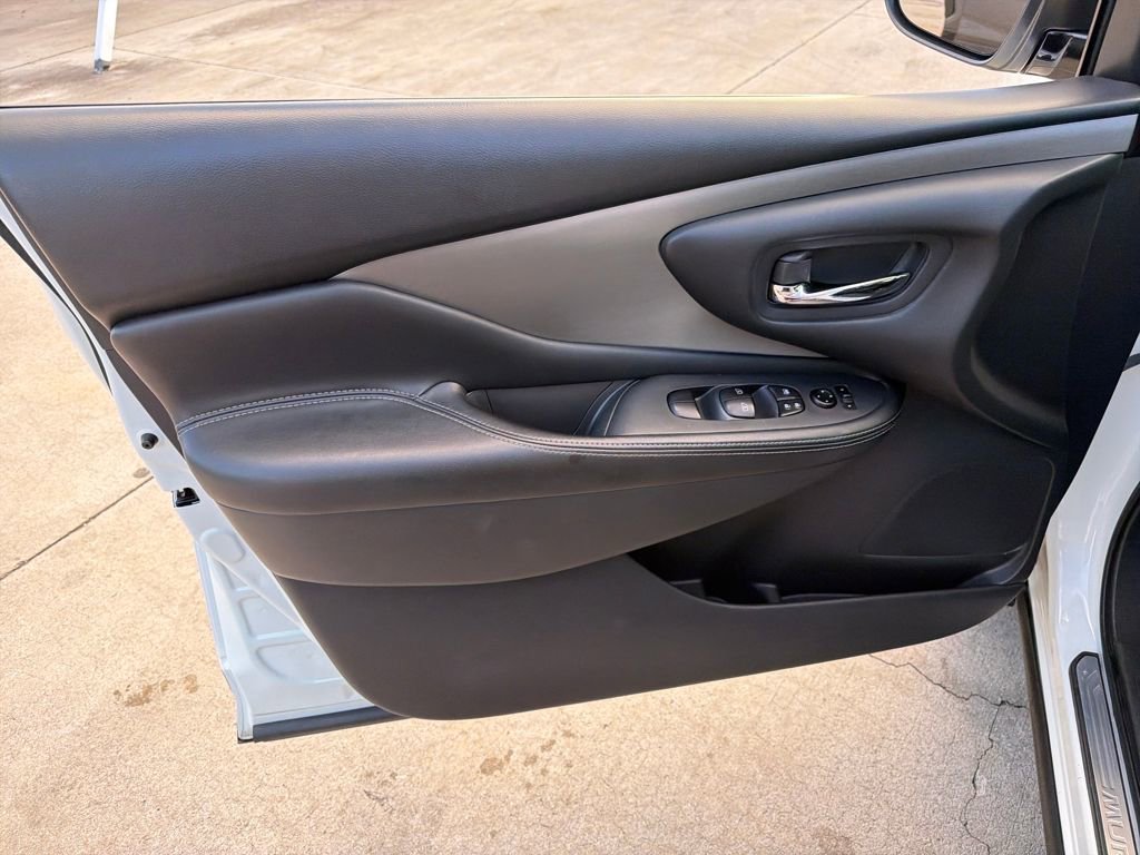 Used 2019 Nissan Murano SV w/ Premium Package image 18