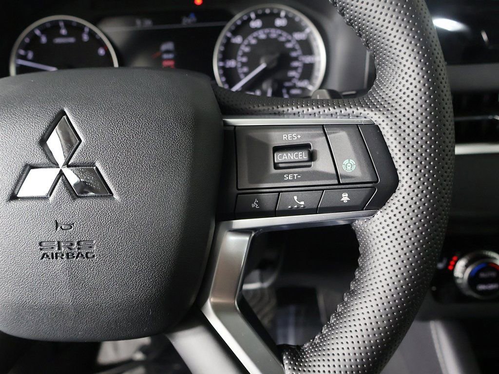 New 2026 Mitsubishi Outlander SE image 45