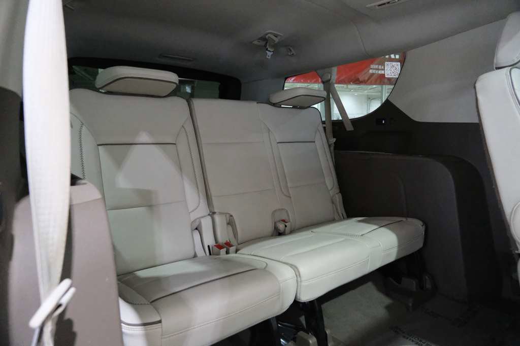 Used 2022 GMC Yukon XL Denali w/ Advanced Technology Package AWD/4WD image 27