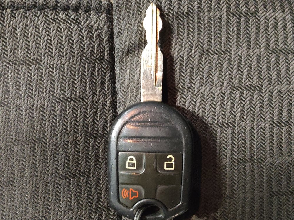 Used 2015 Ford Explorer XLT image 32