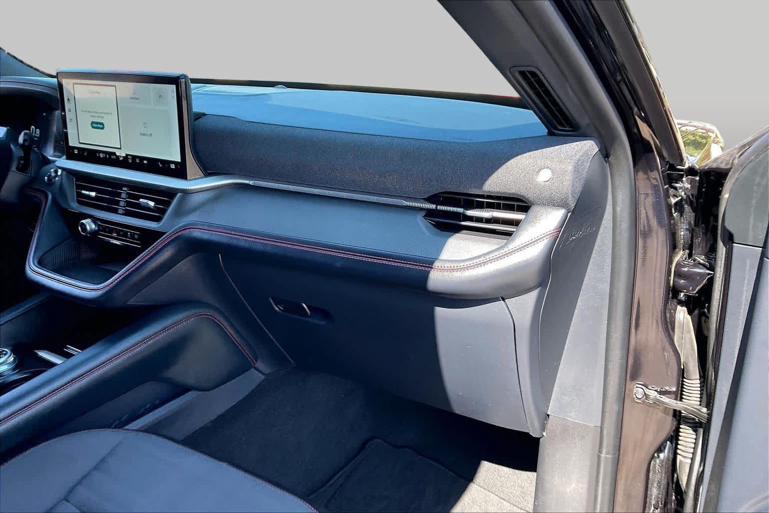 Certified 2025 Ford Explorer ST-Line AWD/4WD image 17