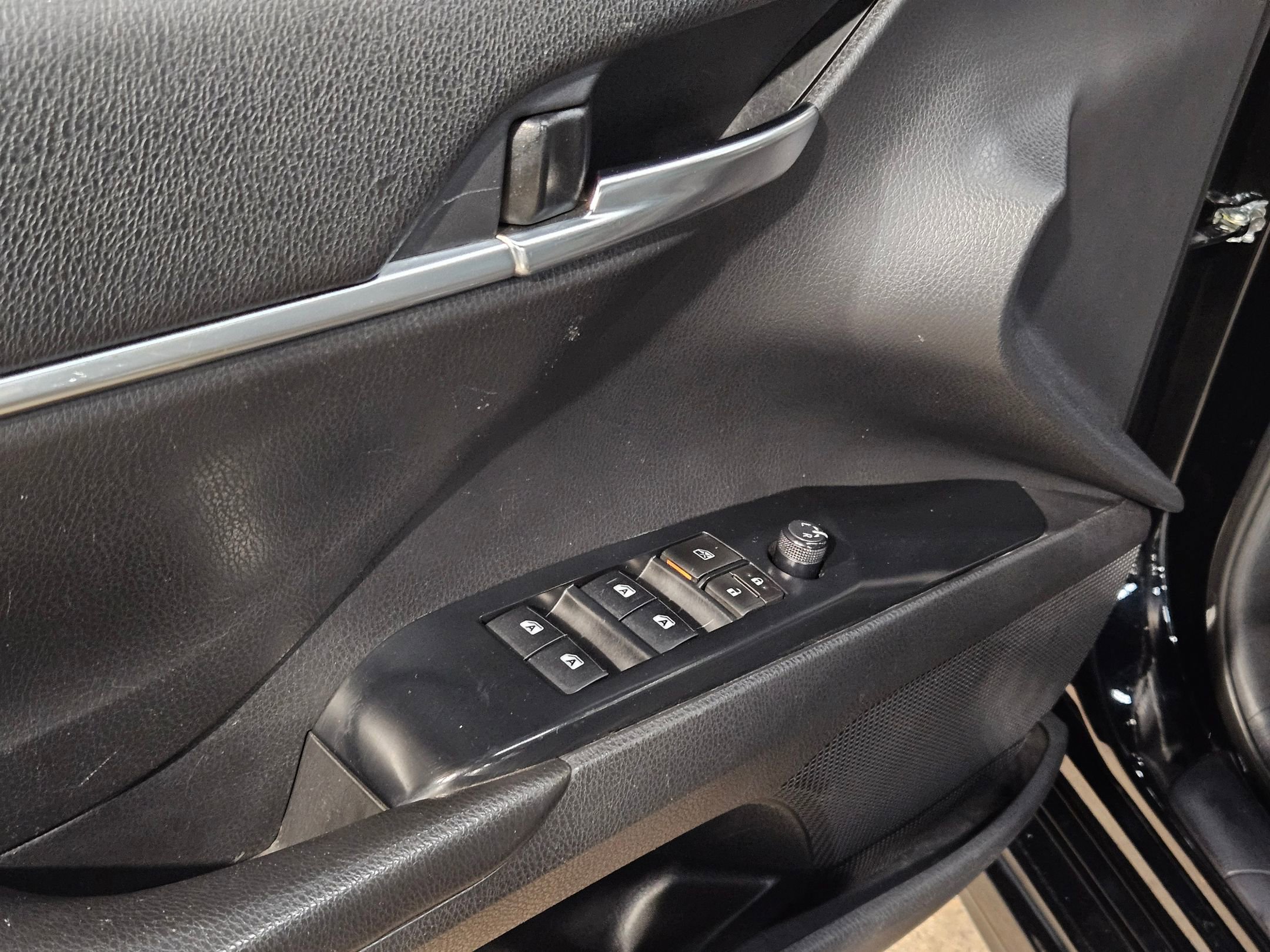 Used 2020 Toyota Camry SE image 21