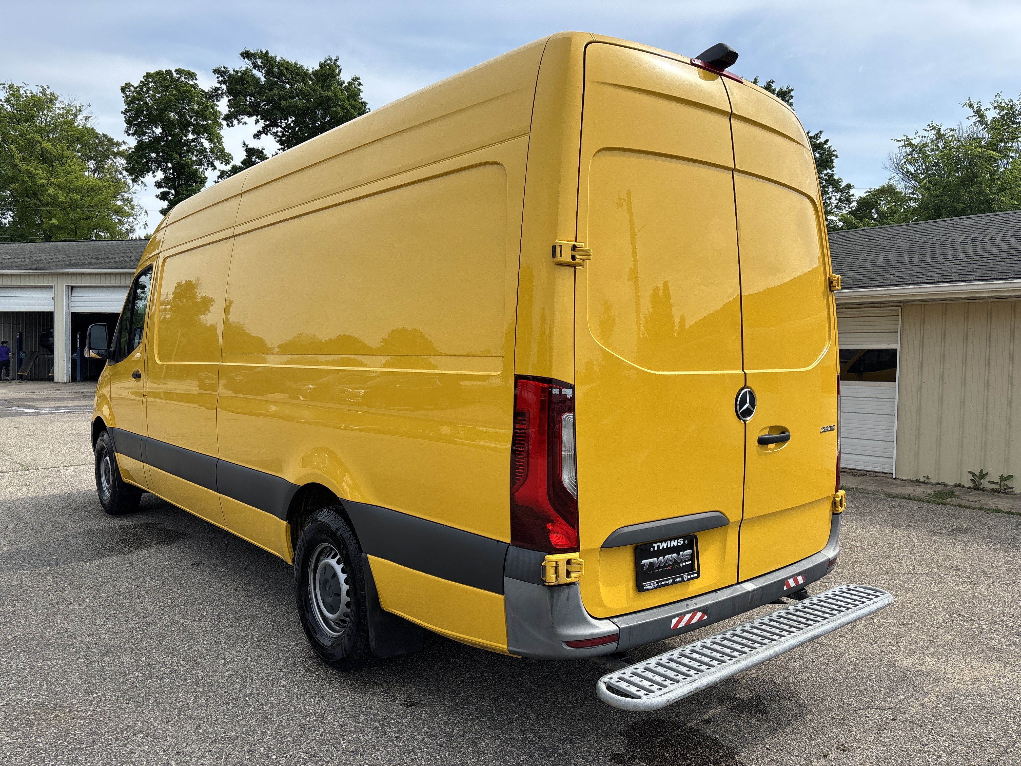 Used 2021 Mercedes-Benz Sprinter 2500 w/ Acoustic Package image 8