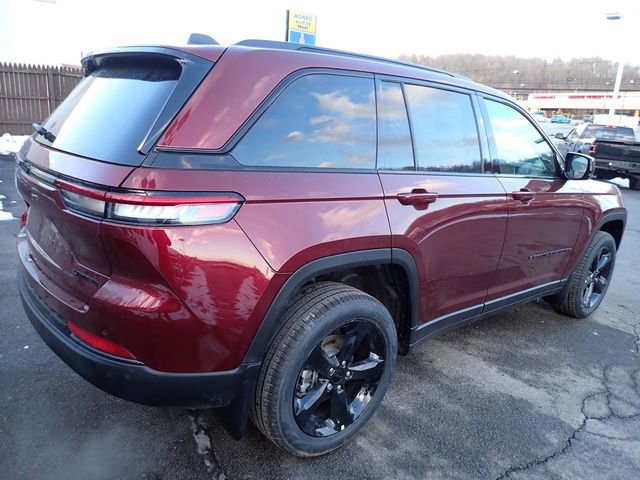 New 2025 Jeep Grand Cherokee Limited w/ Black Appearance Package image 7