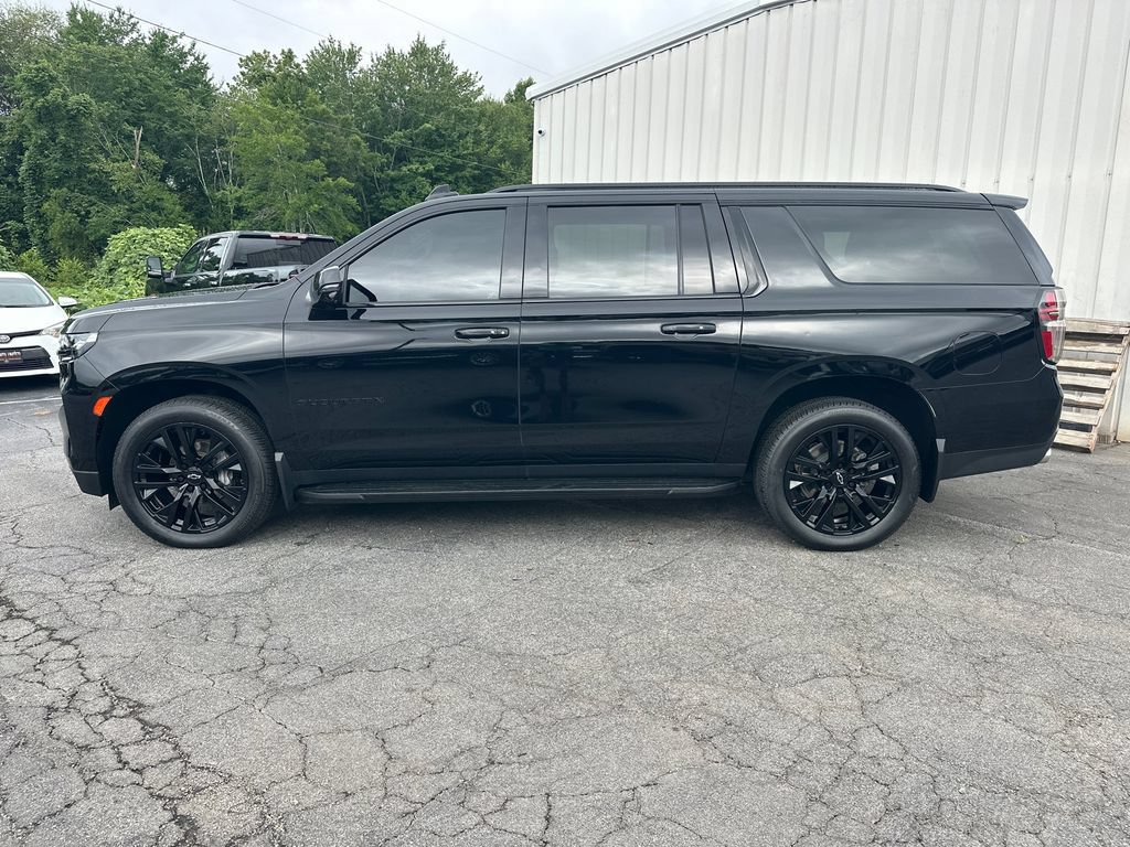 Used 2023 Chevrolet Suburban RST w/ Sport Performance Package AWD/4WD image 9