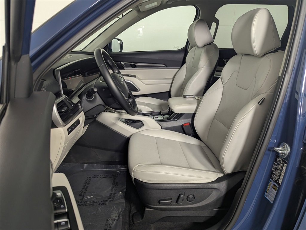 Used 2023 Kia Telluride S image 12