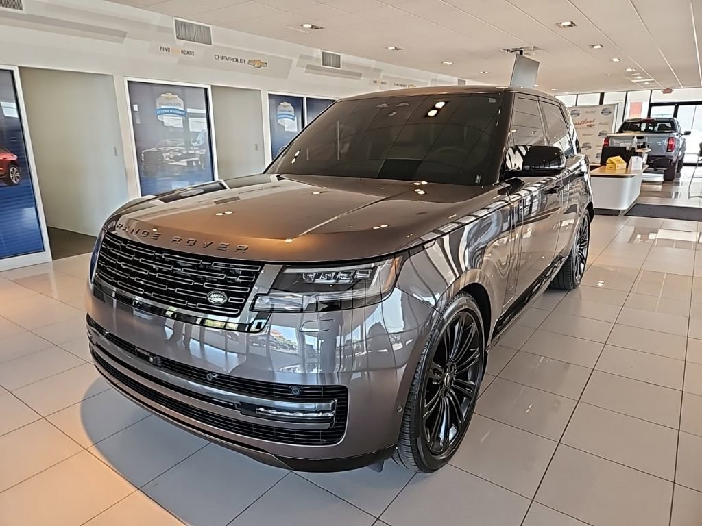 Used 2025 Land Rover Range Rover SE AWD/4WD image 3