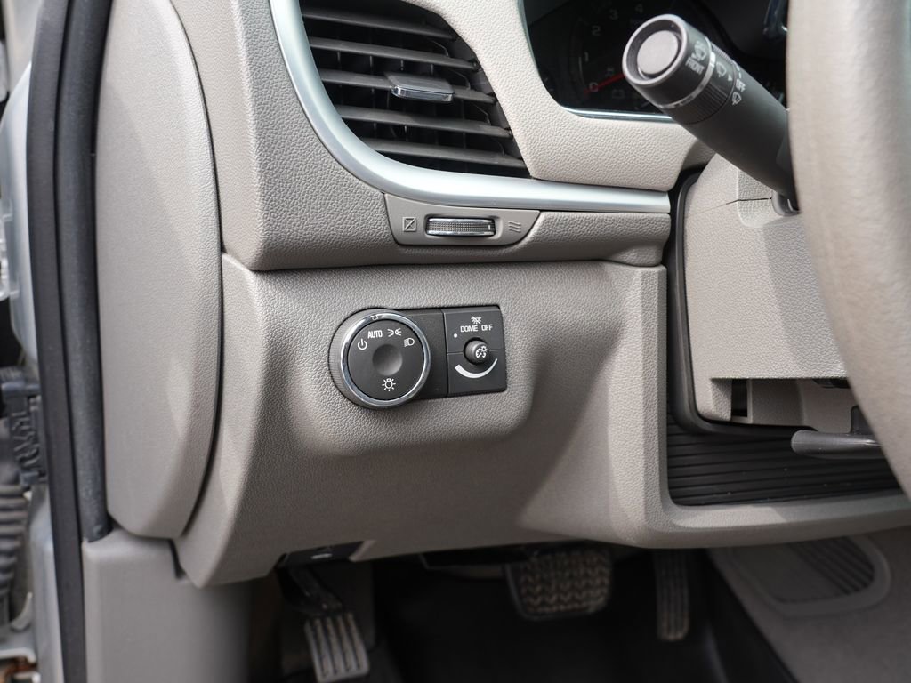 Used 2015 Chevrolet Traverse LS image 17