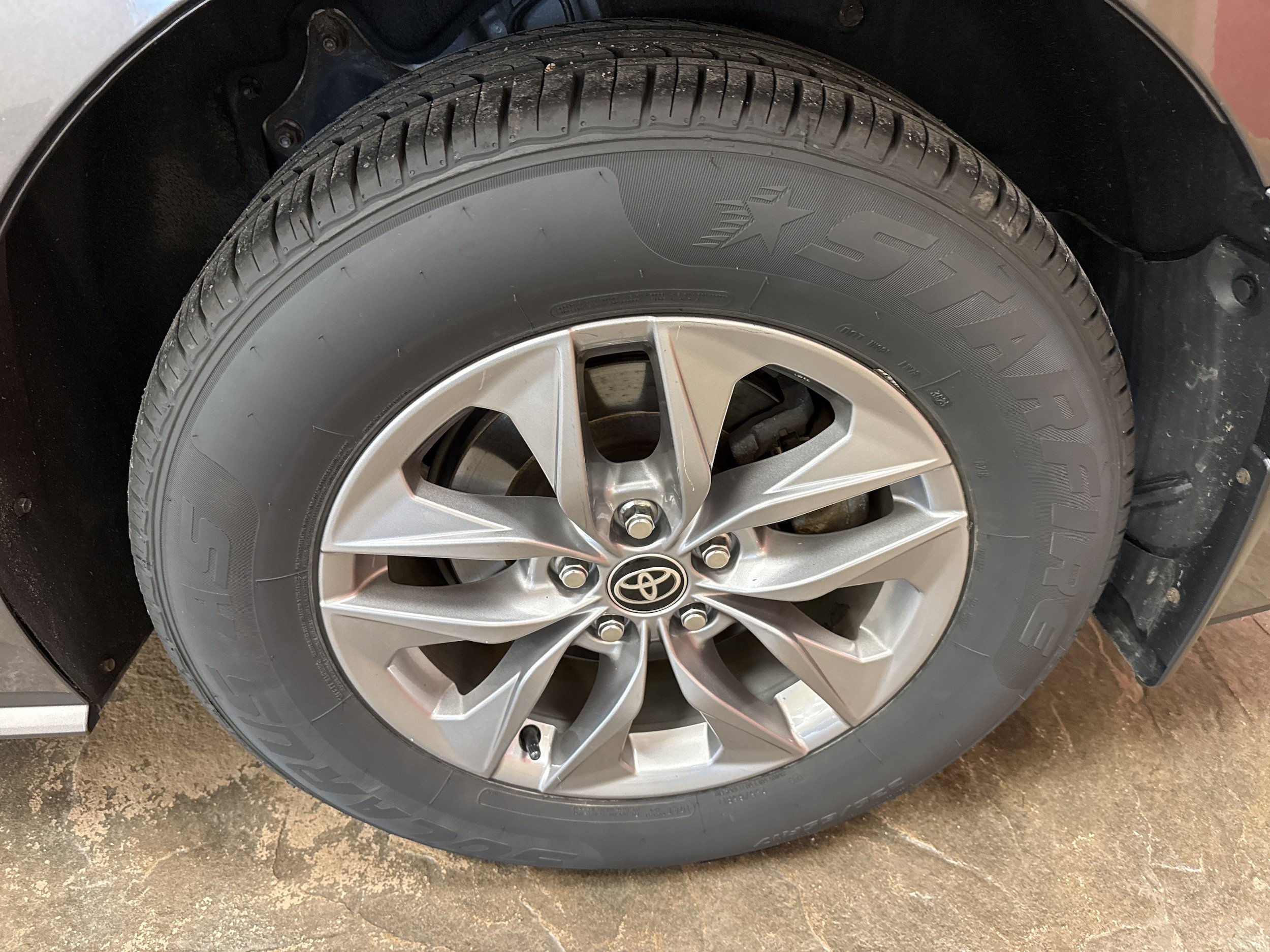 Used 2023 Toyota Sienna LE FWD image 6