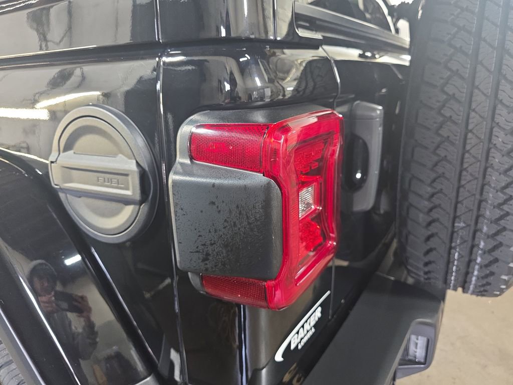 Used 2021 Jeep Wrangler Unlimited Sahara AWD/4WD image 33