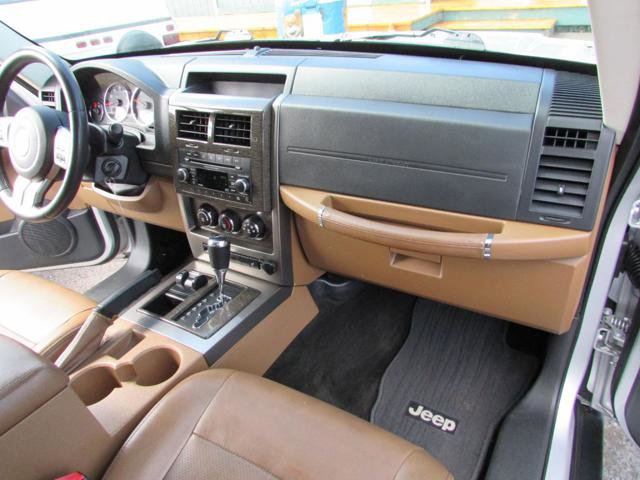 Used 2012 Jeep Liberty Limited image 19