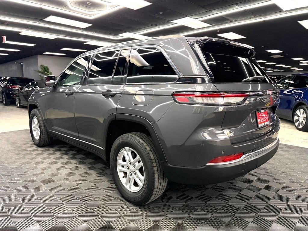 Used 2022 Jeep Grand Cherokee Laredo w/ Luxury Tech Group I RWD image 11