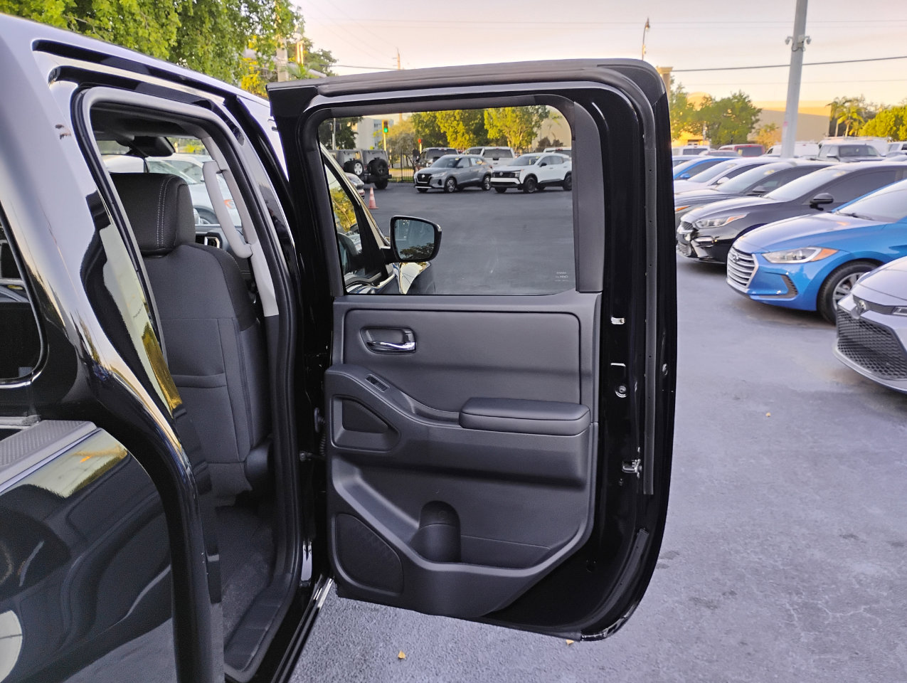 Used 2025 Nissan Frontier SV w/ SV Convenience Package image 69