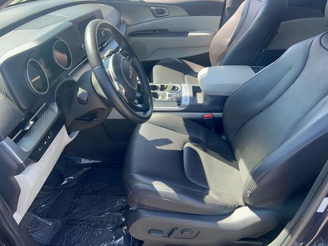 Used 2023 Kia Carnival LX FWD image 11