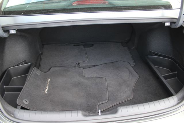 Used 2024 Hyundai Elantra SE image 23