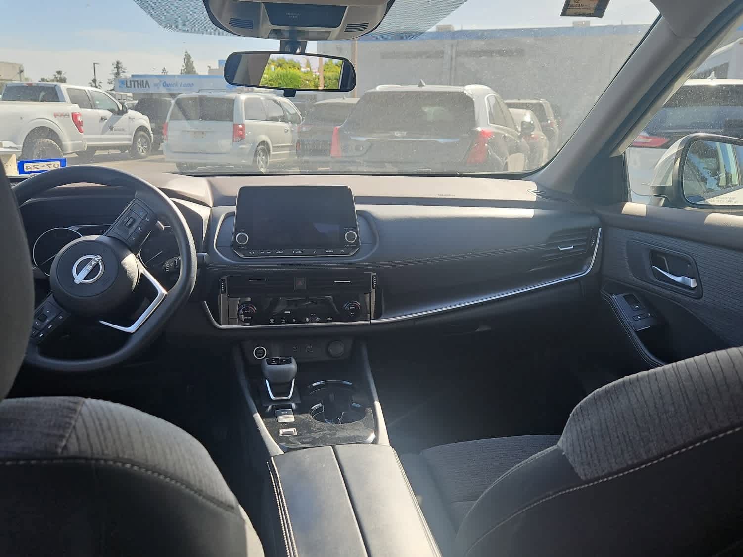 Used 2022 Nissan Rogue SV image 9